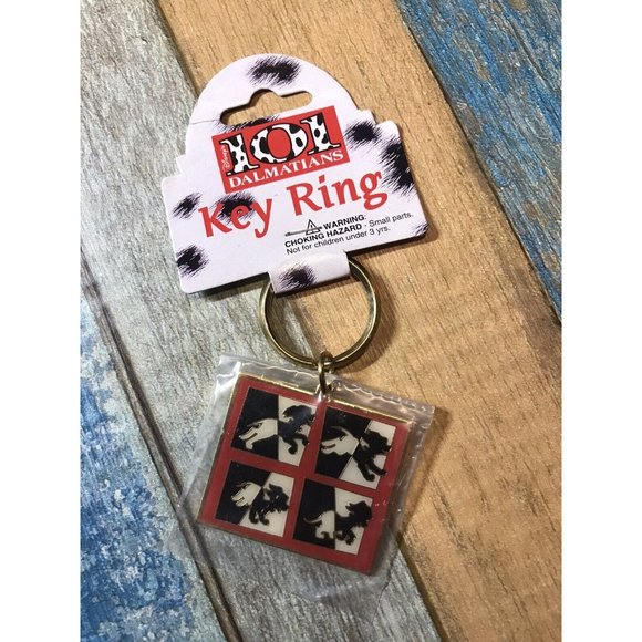 101 dalmatians metal keychain Dog Print Disney Vintage - Picture 1 of 2